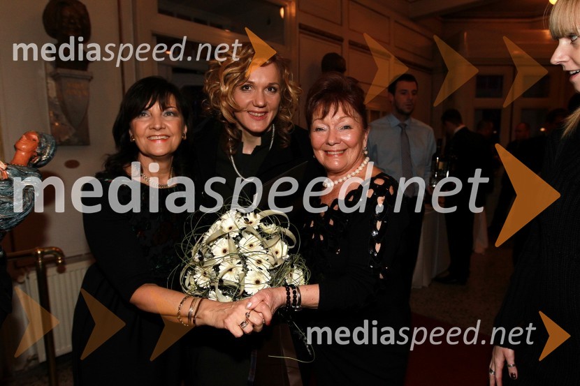 Dr. Metka Zorc, kardiologinja ter Slovenka leta 2006, Petra Majdič, smučarska tekačica ter Slovenka leta 2010 in Tjaša Andree Prosenc, odvetnicaSlovenka leta 2010 je Petra Majdič - druženje pred dvorano SNG Drama Ljubljana