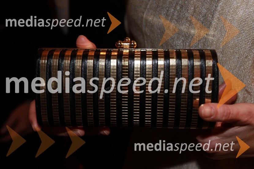 Torbica nag. Lidie Pavlin, NichaSlovenka leta 2010 je Petra Majdič - druženje pred dvorano SNG Drama Ljubljana