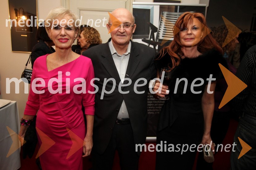 Metka Premerl, slavistka, Vasilij Vasko Polič, vrhovni sodnik in Darja Kuhar KotnikSlovenka leta 2010 je Petra Majdič - druženje pred dvorano SNG Drama Ljubljana