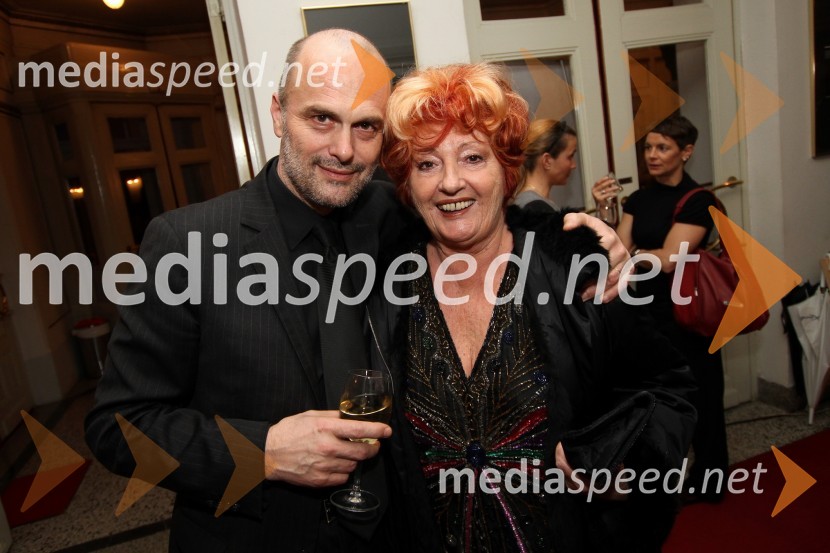 Janez Lombergar, v.d. direktorja Televizije Slovenija in Bernarda Jeklin, nekdanja urednica revije JanaSlovenka leta 2010 je Petra Majdič - druženje pred dvorano SNG Drama Ljubljana