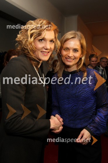 Petra Majdič, smučarska tekačica ter Slovenka leta 2010 in Katarina Kresal, ministrica za notranje zadeve ter Slovenka leta 2009Slovenka leta 2010 je Petra Majdič - druženje pred dvorano SNG Drama Ljubljana