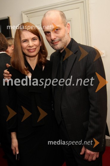 Eva Longyka Marušič, novinarka in Janez Lombergar, v.d. direktorja Televizije SlovenijaSlovenka leta 2010 je Petra Majdič - druženje pred dvorano SNG Drama Ljubljana