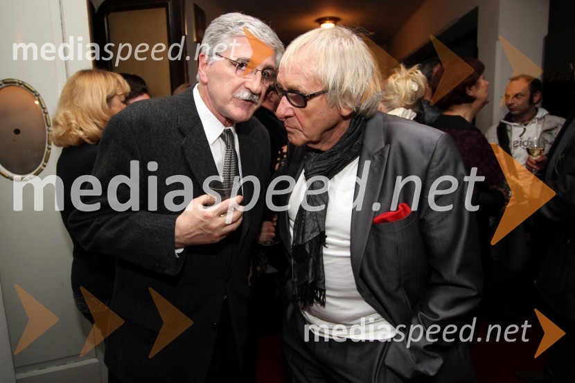 	Petar Radović in Tone Fornezzi Tof, novinar 	 
Slovenka leta 2010 je Petra Majdič - druženje pred dvorano SNG Drama Ljubljana