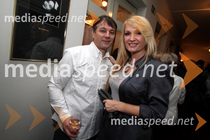 Helena Blagne Zaman, pevka in soprog MitjaSlovenka leta 2010 je Petra Majdič - druženje pred dvorano SNG Drama Ljubljana