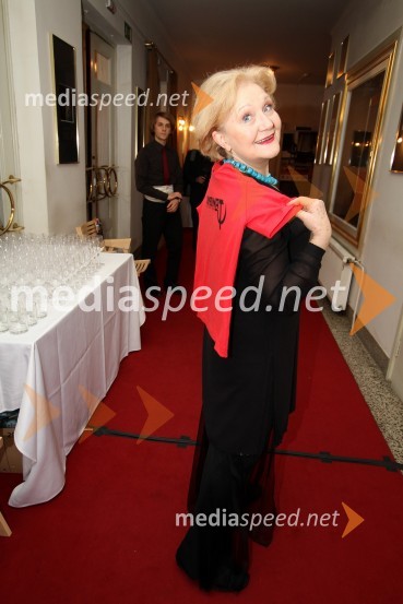 Jerca Mrzel, igralkaSlovenka leta 2010 je Petra Majdič - druženje pred dvorano SNG Drama Ljubljana