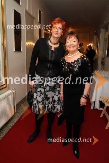 Darinka Pavlič Kamien, vodja službe za odnose z javnostmi pri Telekomu Slovenija in Tjaša Andree Prosenc, odvetnicaSlovenka leta 2010 je Petra Majdič - druženje pred dvorano SNG Drama Ljubljana