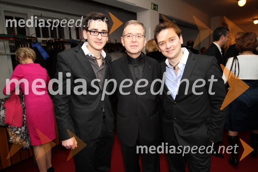 Samo, Tomaž in Nino Kozlevčar, glasbenikiSlovenka leta 2010 je Petra Majdič - druženje pred dvorano SNG Drama Ljubljana