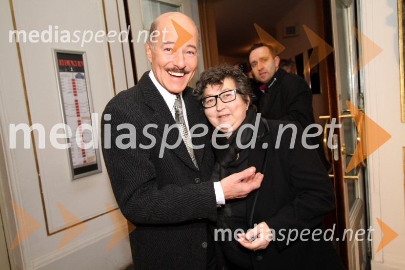 Rok Lasan, modni režiser in scenarist ter nekdanji maneken ter Dragica Petrovič, režiserka in producentkaSlovenka leta 2010 je Petra Majdič - druženje pred dvorano SNG Drama Ljubljana