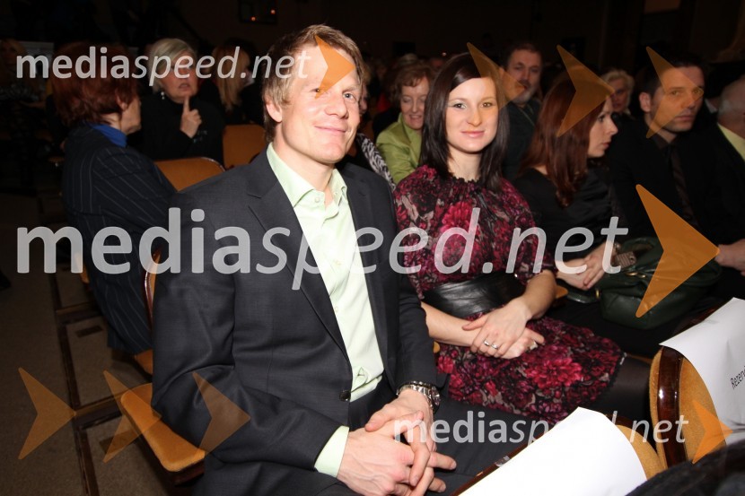 Slovenka leta 2010 je Petra Majdič - druženje pred dvorano SNG Drama Ljubljana