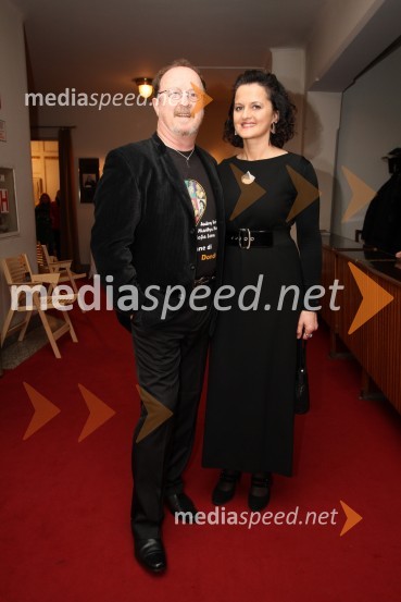 Irena Brunec Tebi, kiparka in Tomaž Domicelj, glasbenikSlovenka leta 2010 je Petra Majdič - druženje pred dvorano SNG Drama Ljubljana