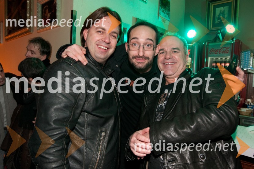 Matjaž Sterže, glasbenik s prijateljemaStrelci in Kozorogi, tradicionalna zabava