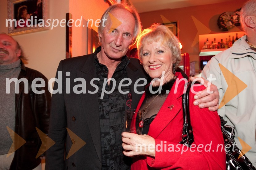 Janez Bončina Benč, glasbenik in Manja LeskošekStrelci in Kozorogi, tradicionalna zabava