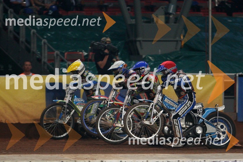 Antonio Lindbaeck (Švedska), Scott Nicholls (VBR), Leigh Adams (Avstralija) in Hans Andersen (Danska) po startu druge polfinalne dirke za VN DanskeSPEEDWAY GRAND PRIX, VN Danske 2006, dirka