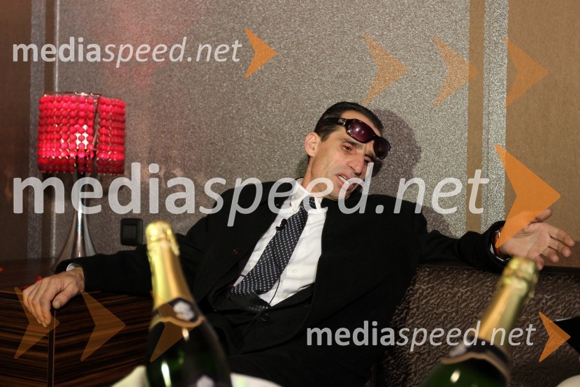 Ekrem Jevrić, črnogorski pevecEkrem Jevrić, črnogorski pevec prvič v Sloveniji