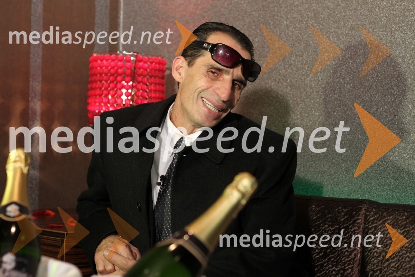 Ekrem Jevrić, črnogorski pevecEkrem Jevrić, črnogorski pevec prvič v Sloveniji