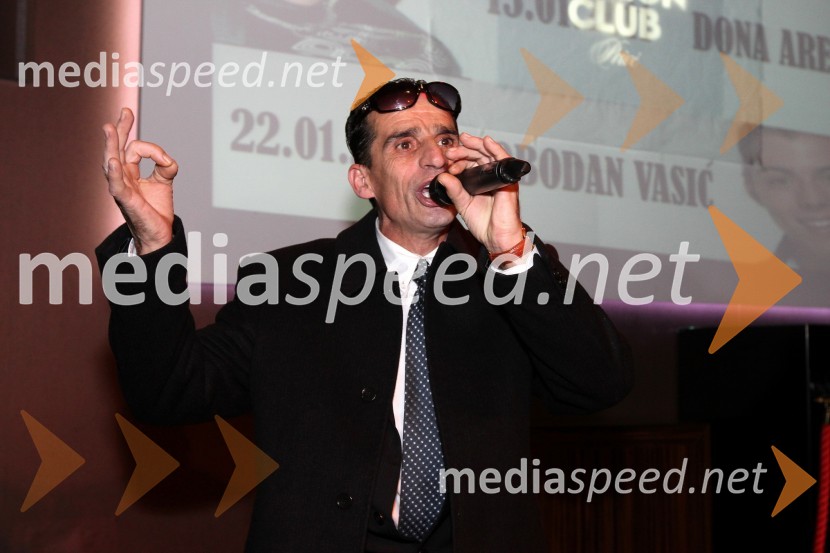 Ekrem Jevrić, črnogorski pevecEkrem Jevrić, črnogorski pevec prvič v Sloveniji