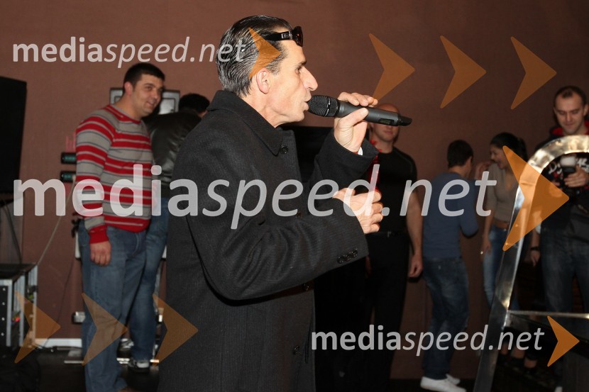 Ekrem Jevrić, črnogorski pevecEkrem Jevrić, črnogorski pevec prvič v Sloveniji