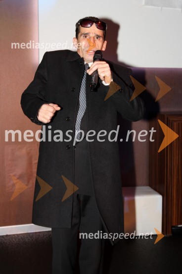 Ekrem Jevrić, črnogorski pevecEkrem Jevrić, črnogorski pevec prvič v Sloveniji