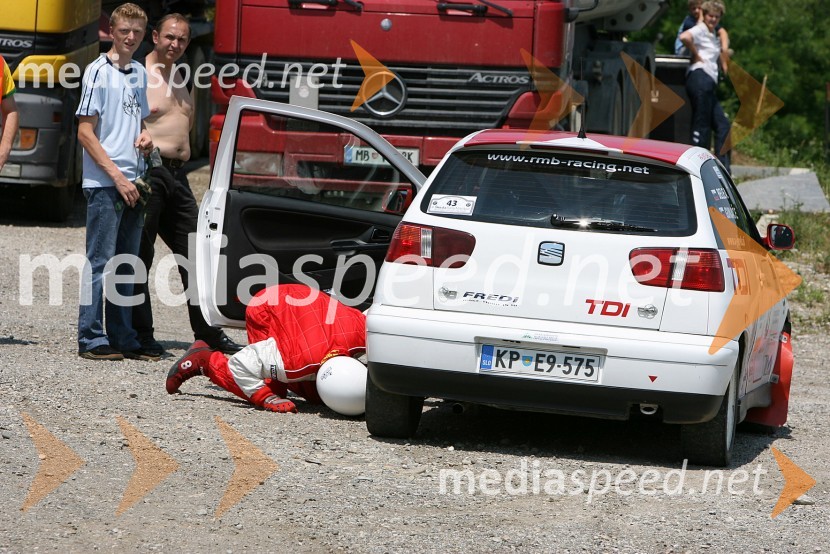 Posadka Evgen Gunjač in Aleš Bele (Slovenija) v avtu SEAT Ibiza 1.9 TDI, okvada na odmični gredi...4. Rally Škoda Maribor 2006