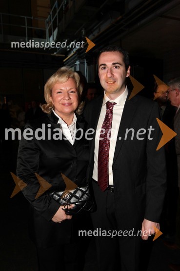 Sabrina Pečelin, vodja odnosov z javnostmi pri Porsche Slovenija in Azer Šarić, odnosi z javnostmi pri KMAG (Kia Motors Adria Group)
Slovenski avto leta 2011