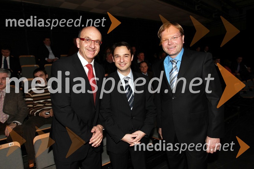 Heinz Slesak, generalni direktor Porsche Slovenija d.o.o., Danilo Ferjančič, generalni direktor Porsche Slovenija d.o.o. in Marko Škriba, vodja znamke Volkswagen v SlovenijiSlovenski avto leta 2011