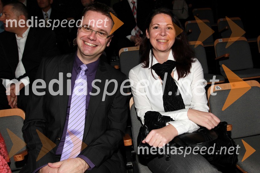 Petr Podlipny, vodja znamke Škoda v Sloveniji in Simona Mavsar, direktorica znamke SeatSlovenski avto leta 2011