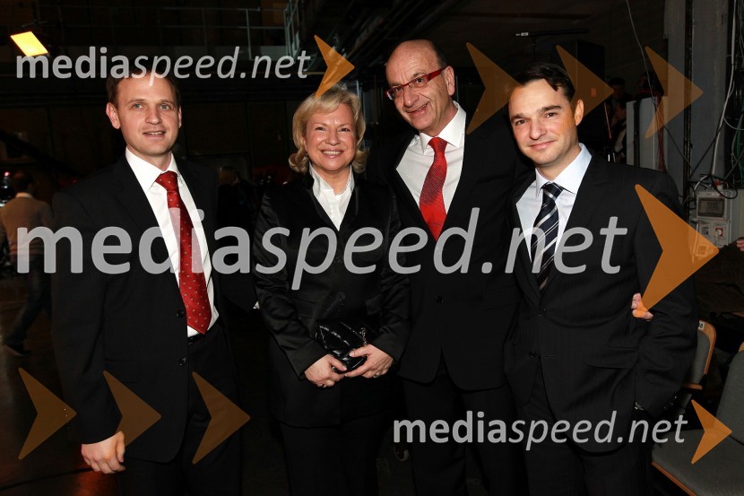 Franci Bolta, direktor avtomobilske znamke Audi pri Porsche Slovenija d.o.o., Sabrina Pečelin, vodja odnosov z javnostmi pri Porsche Slovenija, Heinz Slesak, generalni direktor Porsche Slovenija d.o.o. in Danilo Ferjančič, generalni direktor Porsche Slovenija d.o.o.Slovenski avto leta 2011