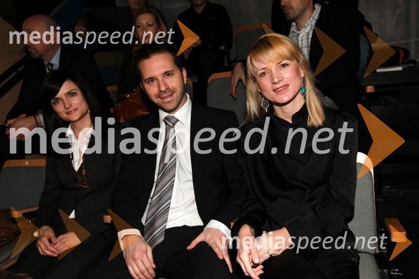 Gordana Kisilak, predstavnica za odnose z javnostmi BMW Group Slovenija, Aleš Lakota, Autocommerce in Metka Pevec Kejžar, vodja službe za odnose z javnostmi AutocommerceSlovenski avto leta 2011