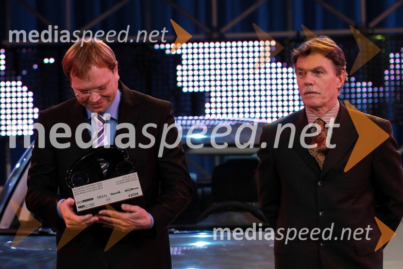 Marko Škriba, vodja znamke Volkswagen v Sloveniji in Janez Kovačič, urednik avtomobilizma pri časniku DeloSlovenski avto leta 2011