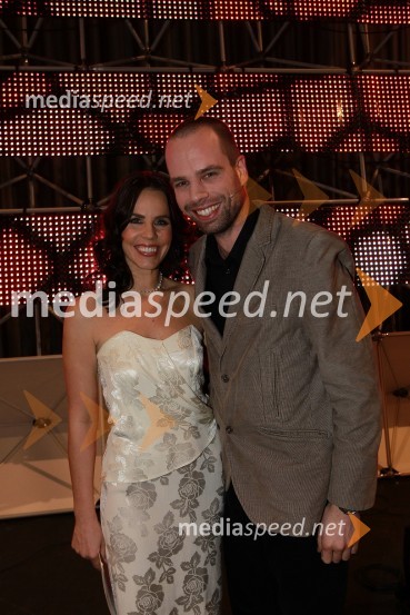 Lorella Flego, voditeljica prireditve in Mitja Sagaj, urednik avtomobilizma pri časniku VečerSlovenski avto leta 2011