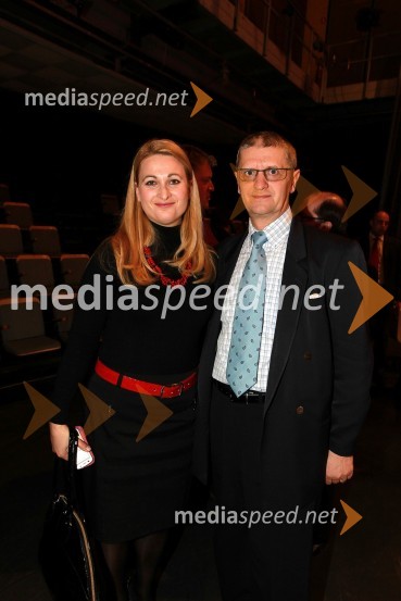 Petra Tašker Žumer, odnosi z javnostjo pri Avto Triglav in Sadko Mezgec, odnosi z javnostjo Citroën Slovenija d.o.o.Slovenski avto leta 2011