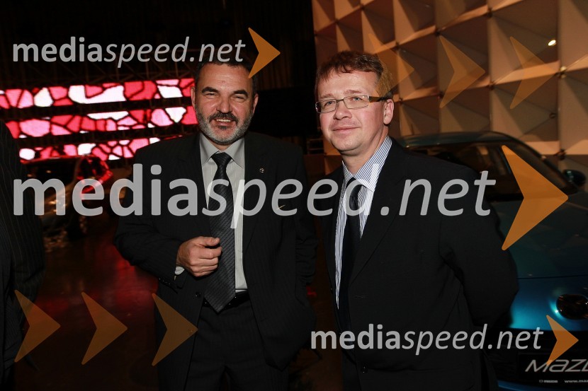 Bogdan Žvanut, direktor Mazda Motor Slovenija in Damijan Vuk, direktor Avto TriglavSlovenski avto leta 2011