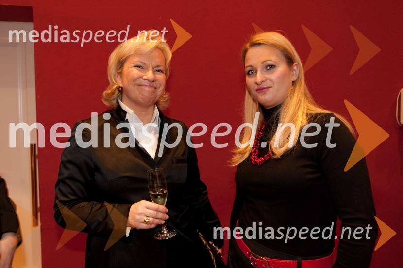 Sabrina Pečelin, vodja odnosov z javnostmi pri Porsche Slovenija in Petra Tašker Žumer, PR pri Avto TrglavSlovenski avto leta 2011