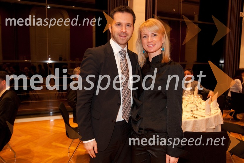 Aleš Lakota, Autocommerce in Metka Pevec Kejžar, vodja službe za odnose z javnostmi AutocommerceSlovenski avto leta 2011