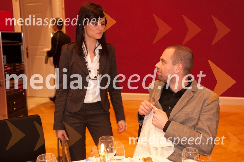 Gordana Kisilak, predstavnica za odnose z javnostmi BMW Group Slovenija in Mitja Sagaj, urednik avtomobilizma pri časniku VečerSlovenski avto leta 2011