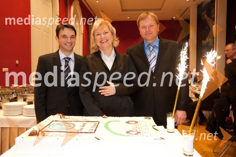 Danilo Ferjančič, generalni direktor Porsche Slovenija d.o.o. Sabrina Pečelin, vodja odnosov z javnostmi pri Porsche Slovenija in Marko Škriba, vodja znamke Volkswagen v SlovenijiSlovenski avto leta 2011
