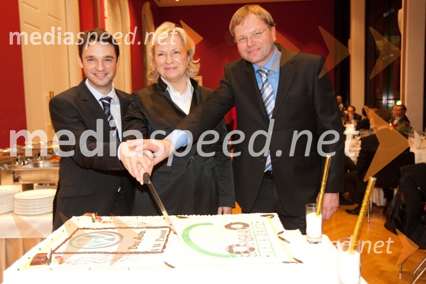 Danilo Ferjančič, generalni direktor Porsche Slovenija d.o.o. Sabrina Pečelin, vodja odnosov z javnostmi pri Porsche Slovenija in Marko Škriba, vodja znamke Volkswagen v SlovenijiSlovenski avto leta 2011