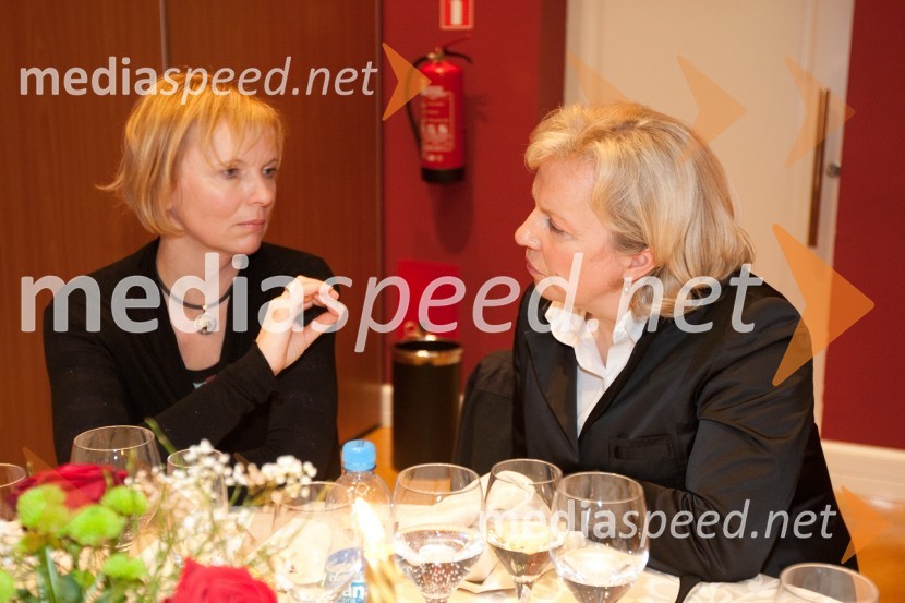 Polona Rozman Mencinger, PR Manager, GM Southeast Europe in Sabrina Pečelin, vodja odnosov z javnostmi pri Porsche SlovenijaSlovenski avto leta 2011