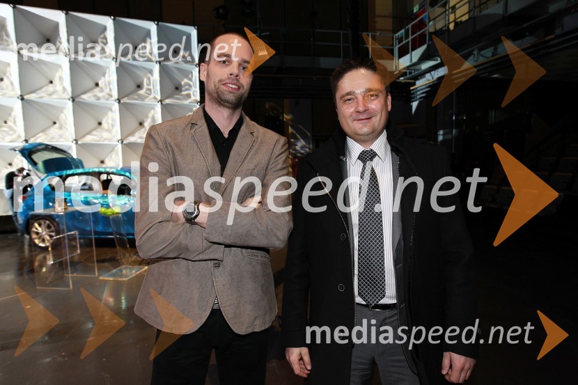 Mitja Sagaj, urednik avtomobilizma pri časniku Večer in Boštjan Trilar, direktor Toyote Slovenija
Slovenski avto leta 2011