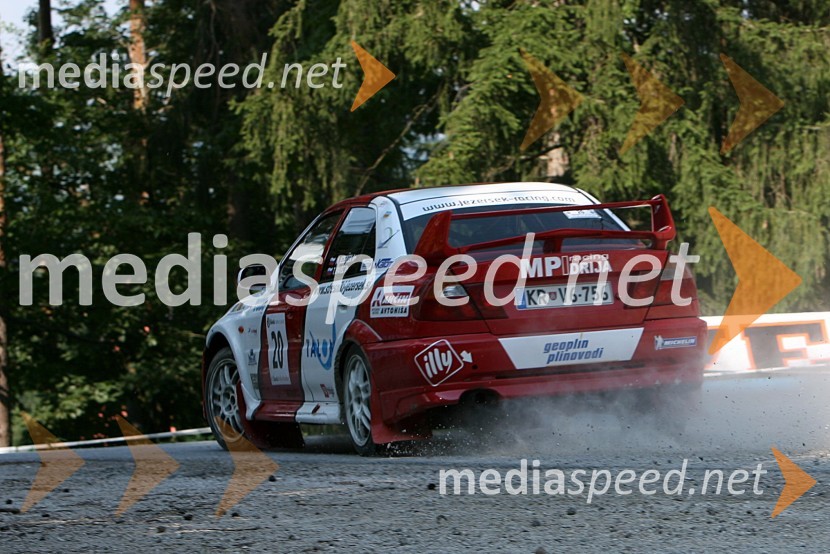 Posadka Miha Jezeršek in Tomaž Ipavc (Slovenija) v avtu MITSUBISHI Lancer EVO VI4. Rally Škoda Maribor 2006