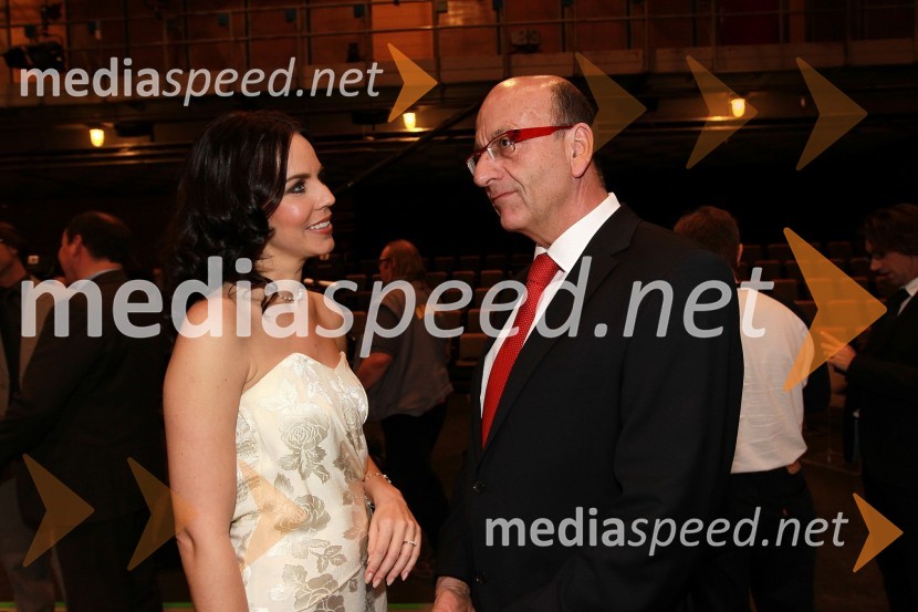 Lorella Flego, voditeljica prireditve in Heinz Slesak, generalni direktor Porsche Slovenija d.o.o.Slovenski avto leta 2011
