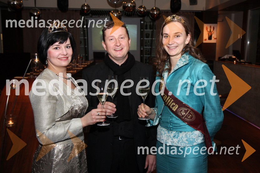 Ksenja Arbeiter, mariborska vinska kraljica, Danilo Steyer, Steyer vina in Andreja Plohl, vinska kraljica Društva vinogradnikov Radgonsko – Kapelskih goricPredstavitev Kravjega sira z vinom Steyer Mark