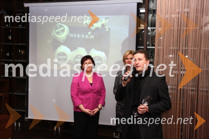 Bernarda Čuš, sirarna Čuš, Norma Bale, direktorica Kultprotura ter povezovalka dogodka in Danilo Steyer, Steyer vinaPredstavitev Kravjega sira z vinom Steyer Mark