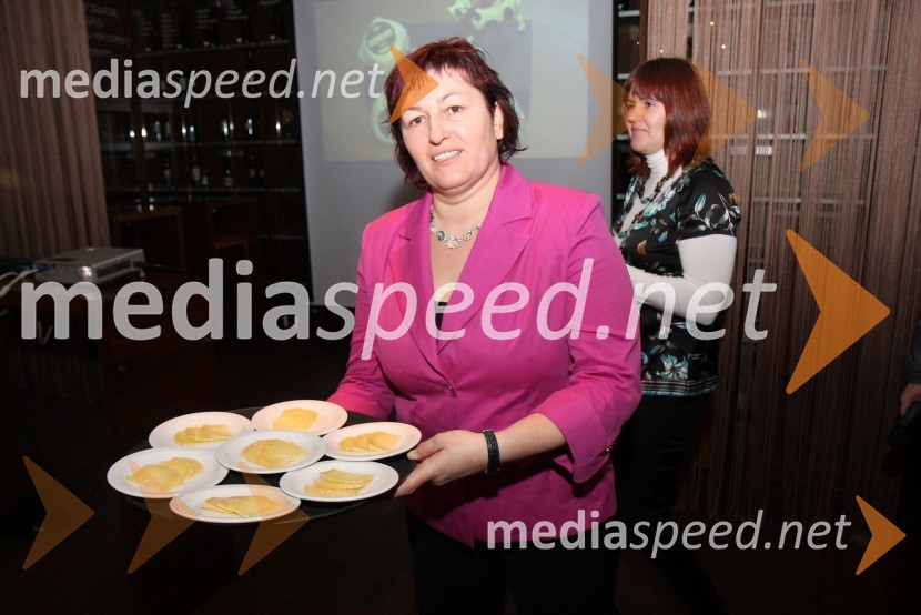 Bernarda Čuš, sirarna ČušPredstavitev Kravjega sira z vinom Steyer Mark