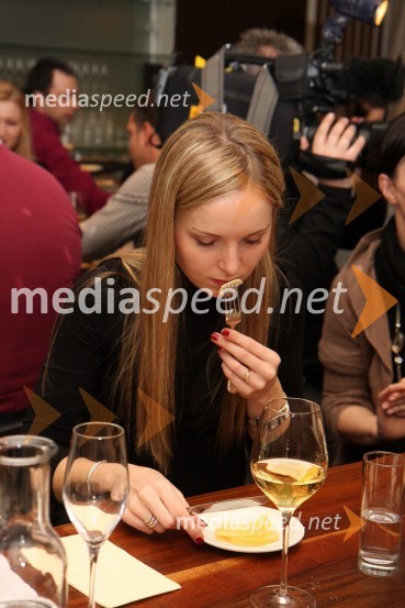 Andreja Erzetič, Vinska kraljica Slovenije 2010Predstavitev Kravjega sira z vinom Steyer Mark