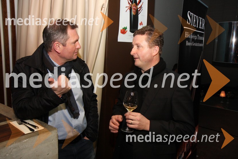 Matjaž Kek, selektor slovenske nogometne reprezantance in Danilo Steyer, Steyer vina	Predstavitev Kravjega sira z vinom Steyer Mark