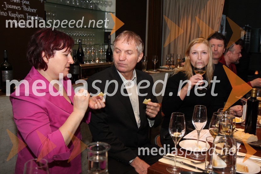 Bernarda, Branko in Alenka Čuš, sirarna ČušPredstavitev Kravjega sira z vinom Steyer Mark