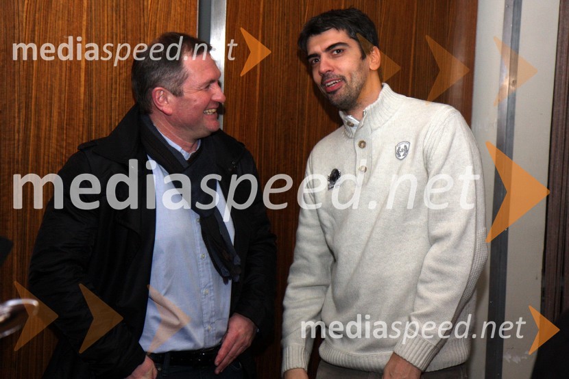 Matjaž Kek, selektor slovenske nogometne reprezantance in Bor Greiner, odgovorni urednik Radia CityPredstavitev Kravjega sira z vinom Steyer Mark