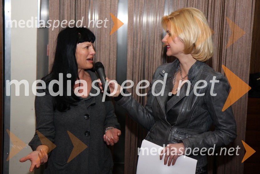 Mag. Helena Cvikl, direktorica Višje strokovne šole za gostinstvo in turizem v Mariboru in Norma Bale, direktorica Kultprotura ter povezovalka dogodkaPredstavitev Kravjega sira z vinom Steyer Mark