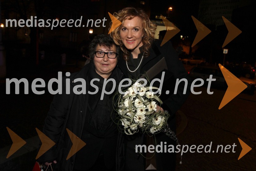 Dragica Petrovič, režiserka in producentka in Petra Majdič, smučarska tekačica ter Slovenka leta 2010Slovenka leta 2010 je Petra Majdič - druženje pred dvorano SNG Drama Ljubljana